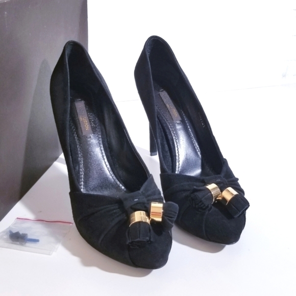 LOUIS VUITTON Knot Confident Black Suede Tassel Heel Pumps 37.5 - Picture 3 of 15